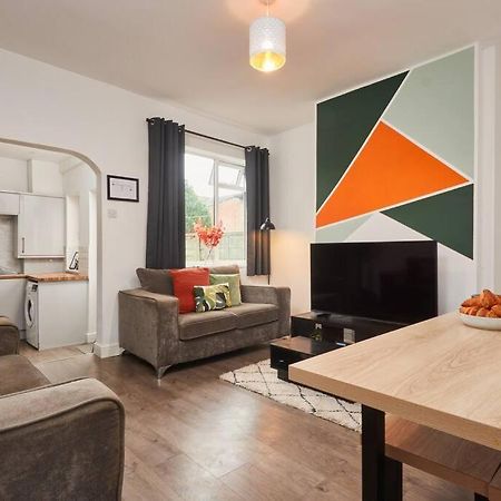 Haw Hill House - Modern 4 Bed Apartman Normanton  Kültér fotó